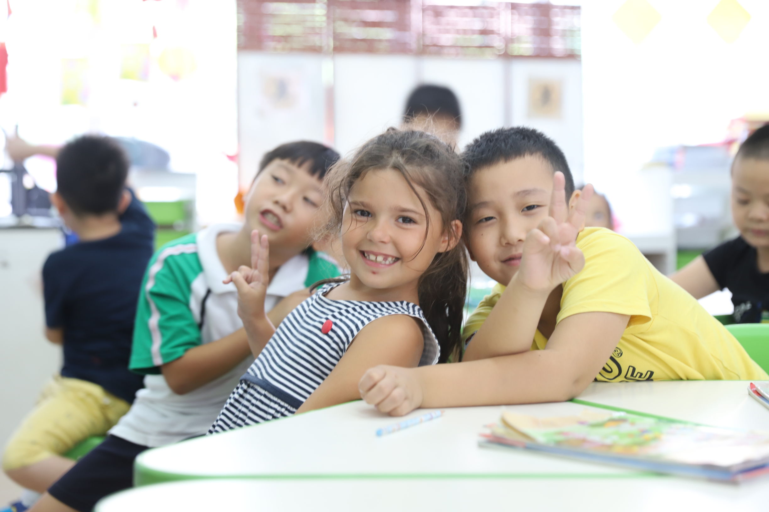 广东小学穿校服新闻,广州新鲜事