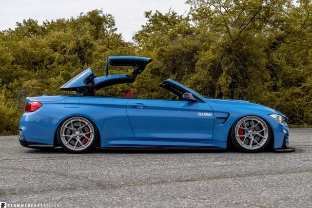 改装的宝马m4直接趴在地上了,普通的宝马m4可以开敞篷