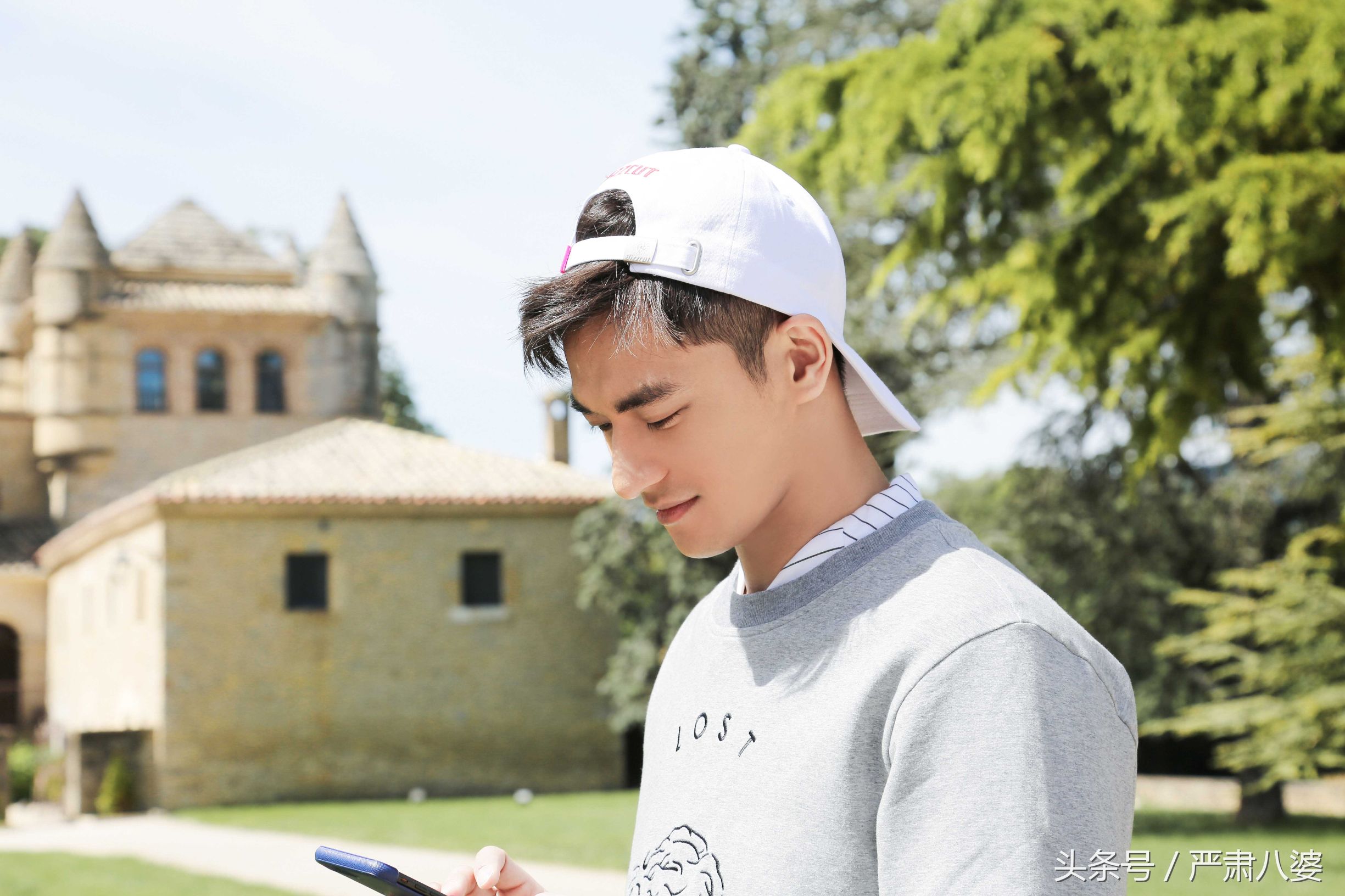 《遇见足球城》酒庄调酒郑凯勇做“前锋”示范队友