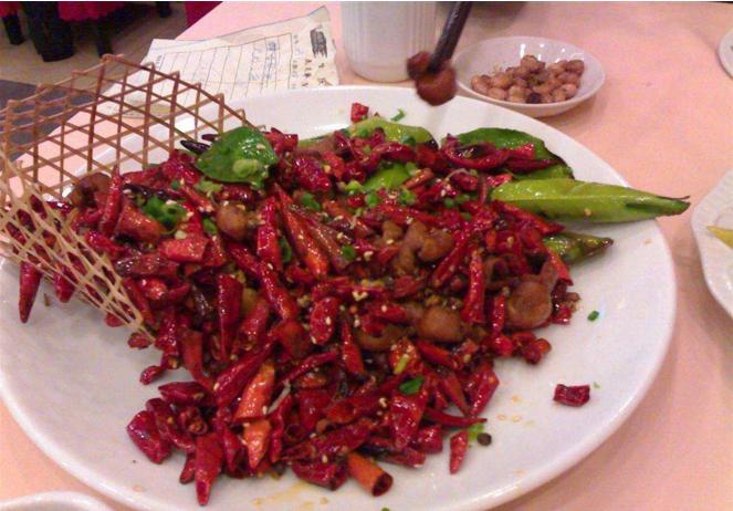 有些人一吃辣椒就满头大汗,吃饭吃辣椒满头大汗怎么回事