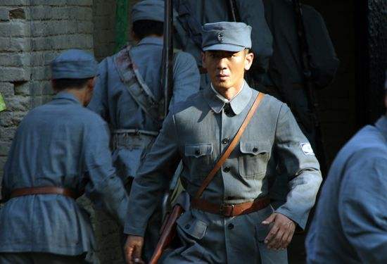 曾是刘欢保镖，流落街头没饭吃险自杀，北漂跑龙套今硬汉形象爆红