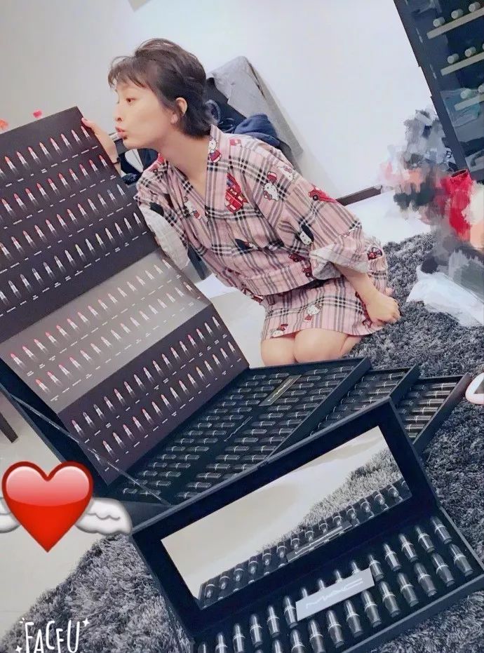 羡慕吴昕一下子就收到了100多支MAC*弹子**头