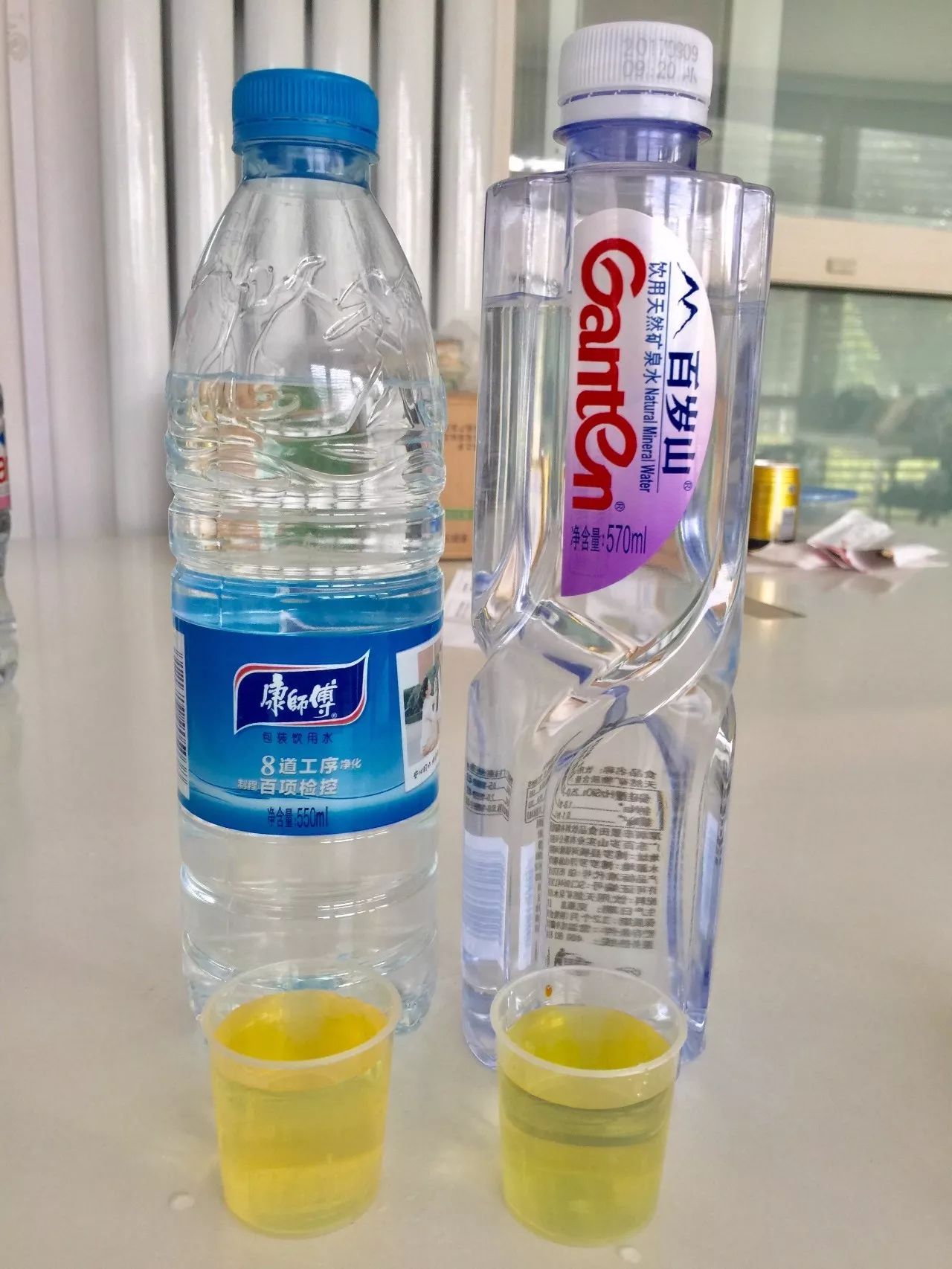 依云矿泉水和农夫山泉哪种好,依云矿泉水跟农夫山泉有啥区别