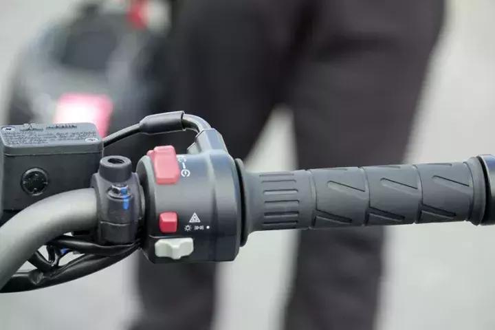 7.21秒国产加速最强250诞生：春风250NK，顺便把一些300cc也秒了