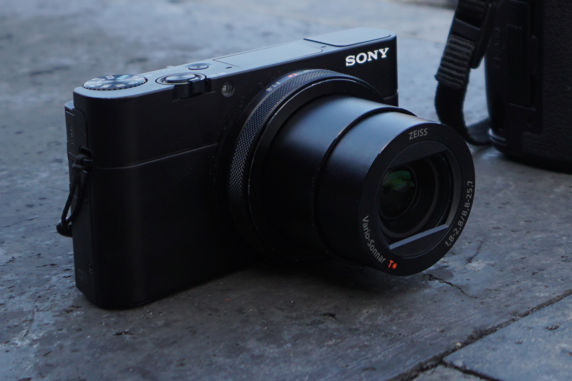 索尼黑卡rx100m4代与微单m6,索尼黑卡rx100和rx100m5