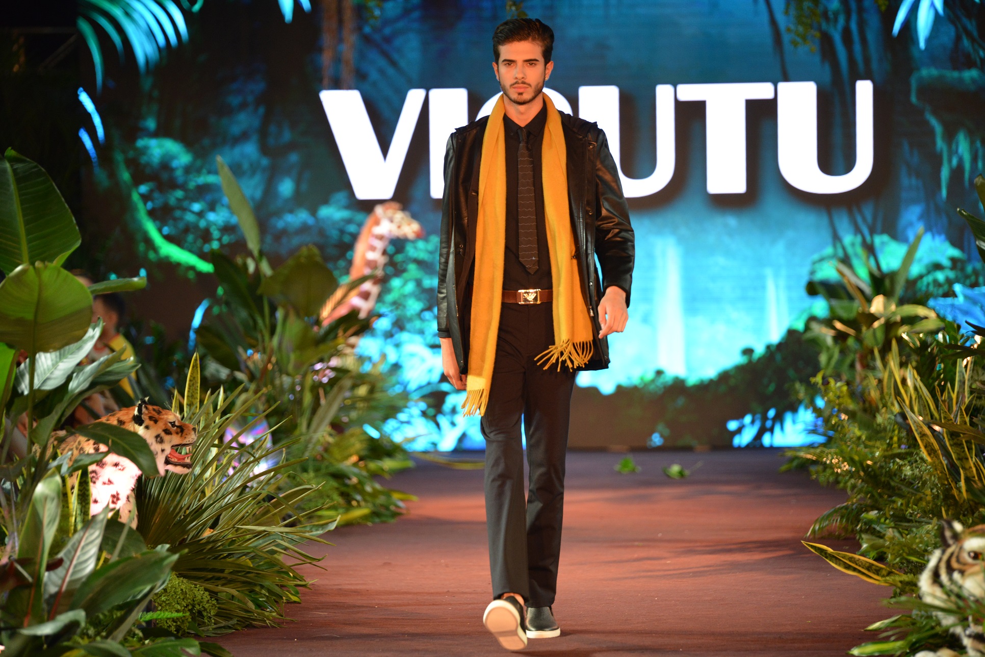 秋冬潮牌爆款穿搭,顶级潮牌秋冬穿搭