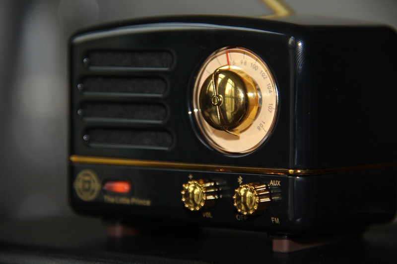 猫王小王子收音机哪一款音质好,猫王小王子胡桃木收音机测评