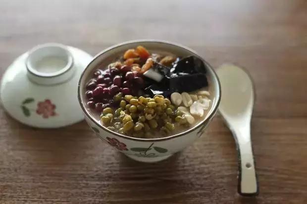 龟苓膏和凉粉和烧仙草味道的区别,烧仙草和龟苓膏和凉粉的区别在哪