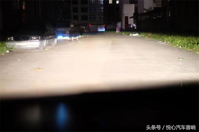 奔驰R300改灯后，车主赞口不绝！果然只有专业操作才能达到极致！