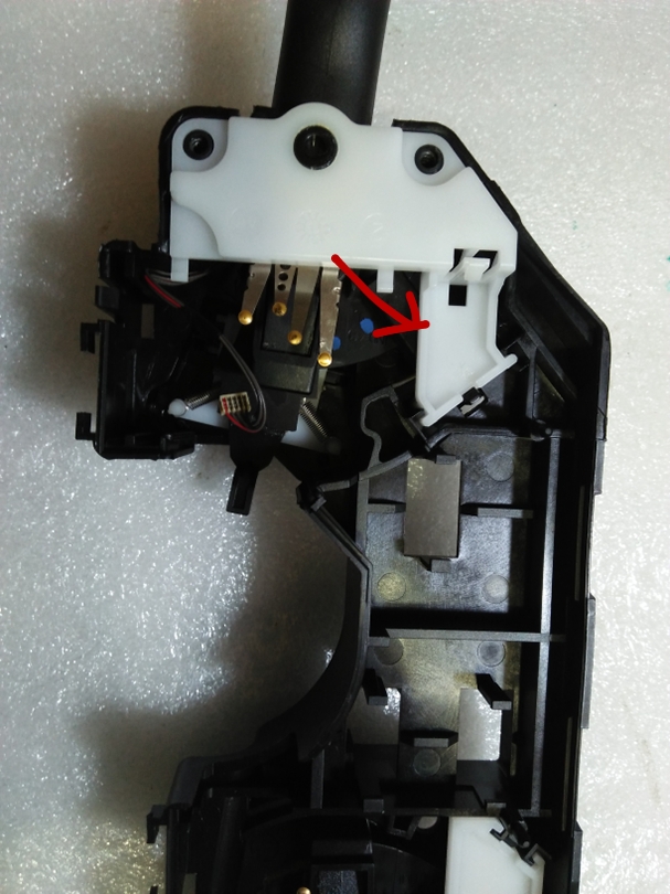 雪特龙世嘉诊断接头在哪里,雪铁龙世嘉大灯维修视频