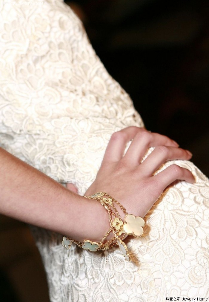 梵克雅宝四叶草项链怎么发圈,梵克雅宝四叶草项链养护