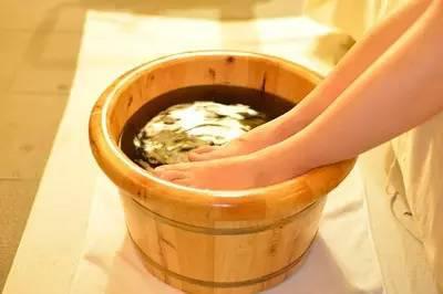 治脚气脚臭最好的方法,治脚臭的断根最好方法