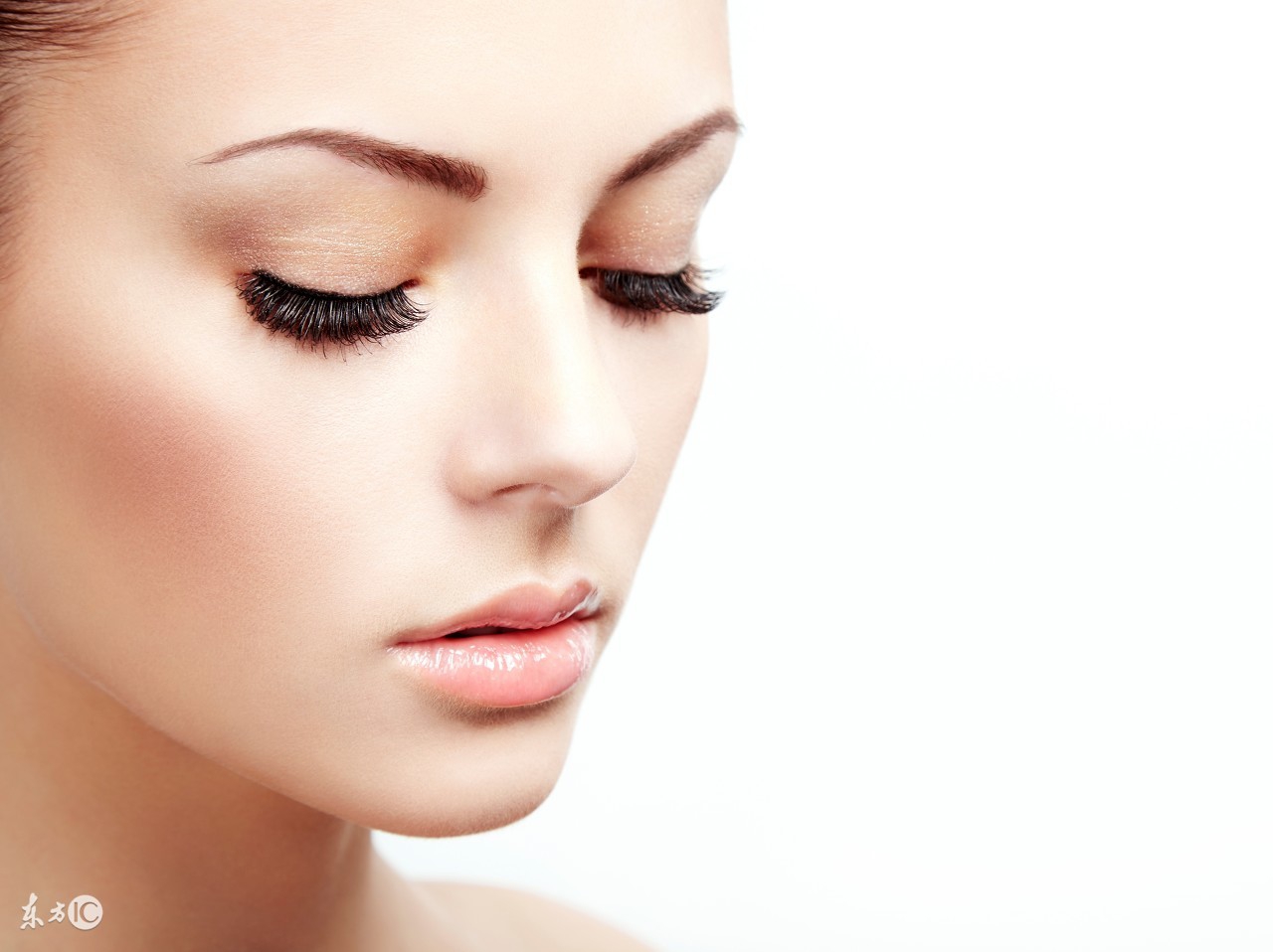 一激动就脸上长红疹,药物引起的脸上红血丝要怎么治