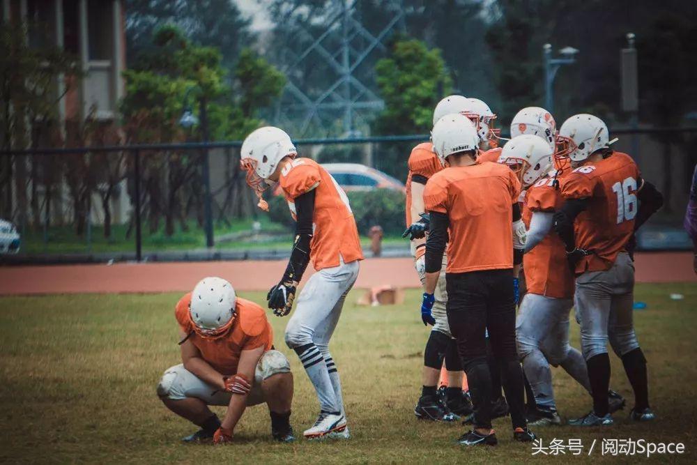 中国人不玩橄榄球的原因,为啥中国人不玩美式橄榄球