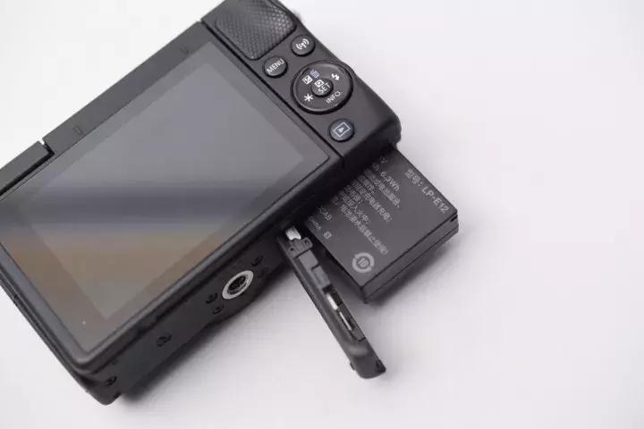 佳能高颜值轻巧相机便宜,入门便携相机佳能m200