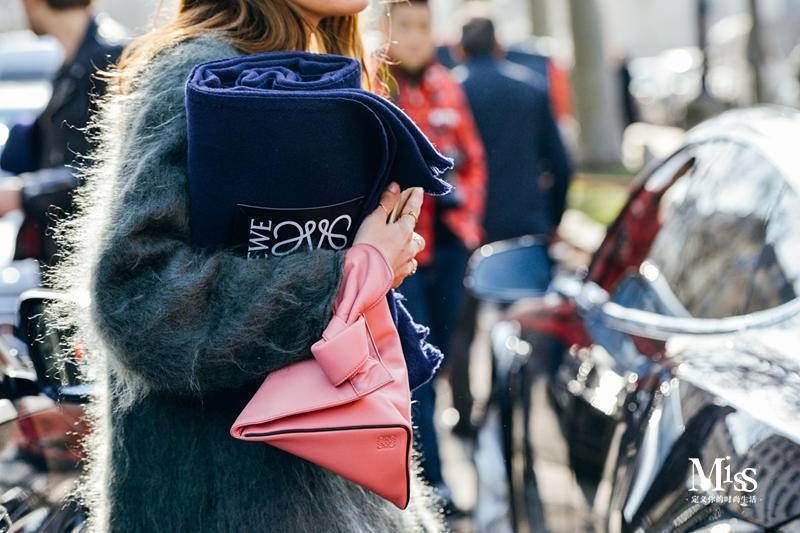 没有男朋友要有保暖的外套,天冷了来选一件温暖皮草