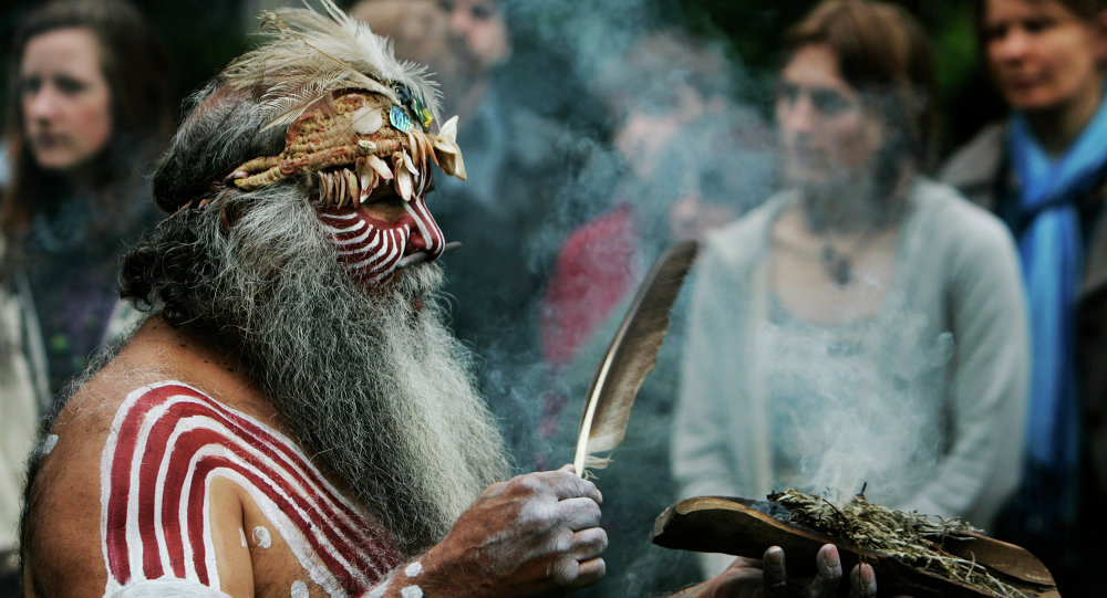 澳洲版终极吃货考验:把袋鼠、蜥蜴和鸸鹋当“路边餐”