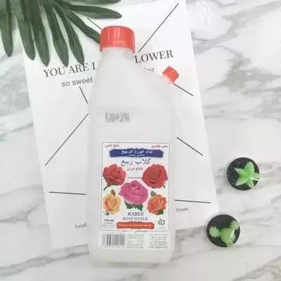 散发女性魅力的护理产品,玫瑰香味护肤品