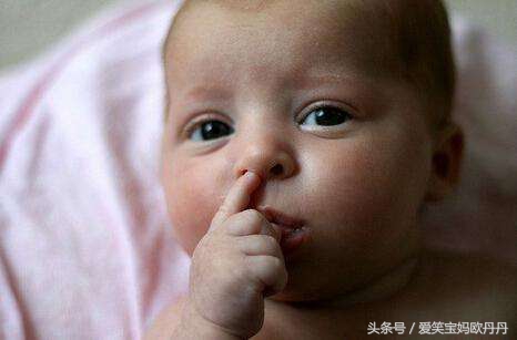 宝宝鼻屎多但是不让抠怎么办,宝宝的鼻屎堵住了怎么办