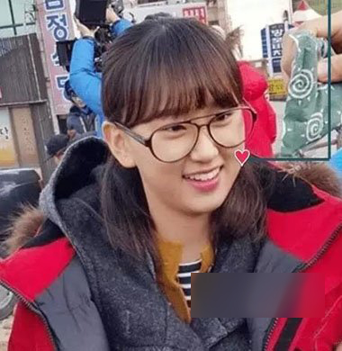 短发女生如何扎出慵懒随性的发型,适合短发女生的发型扎法图片