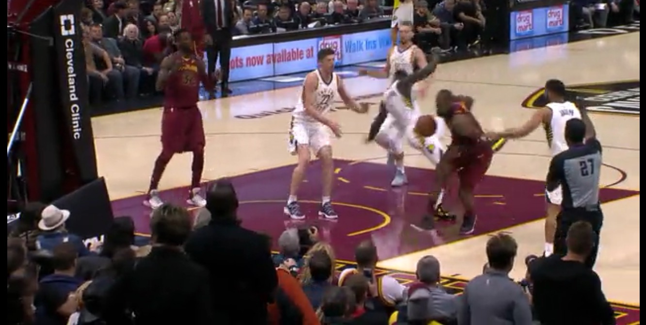 史蒂芬森被詹姆斯过肩摔,史蒂芬森詹姆斯冲突集锦