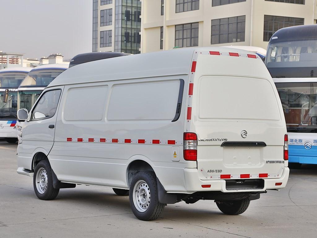 载人拉货不输五菱宏光,700扭矩轻松爬坡,还是吴京电影*用御**座驾