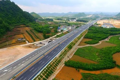花安高速花溪段,花安高速沿途景区