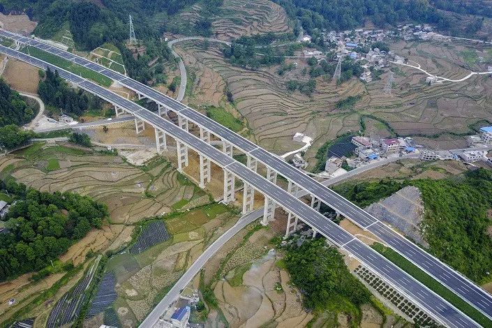 花安高速花溪段,花安高速沿途景区