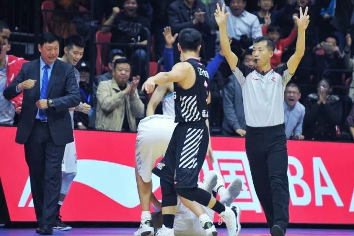 cba规则针对无球犯规,cba只要没打死就不吹犯规