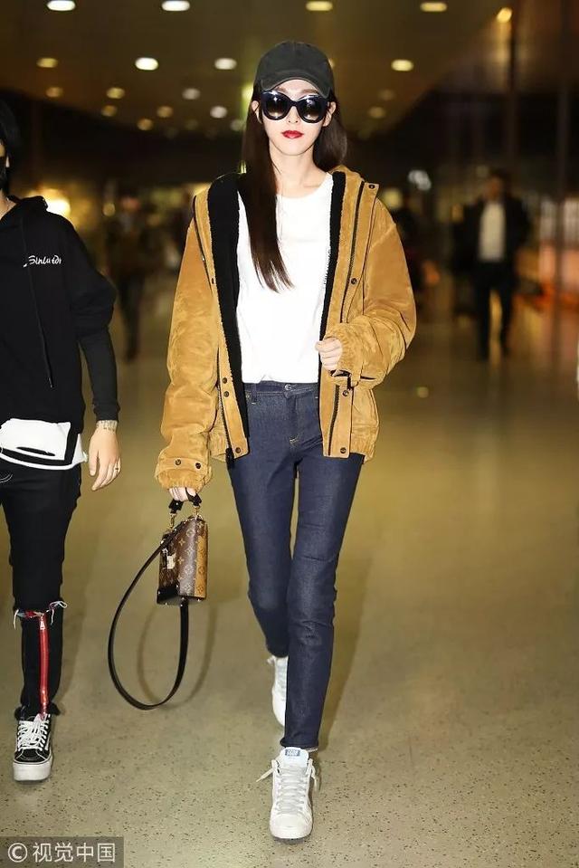 唐嫣的穿搭一直备受好评,唐嫣变身粉红糖樱花粉外套超显嫩