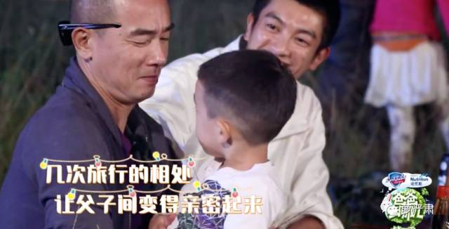 应采儿jasper为陈小春应援 (jasper看应采儿亲陈小春的眼神)