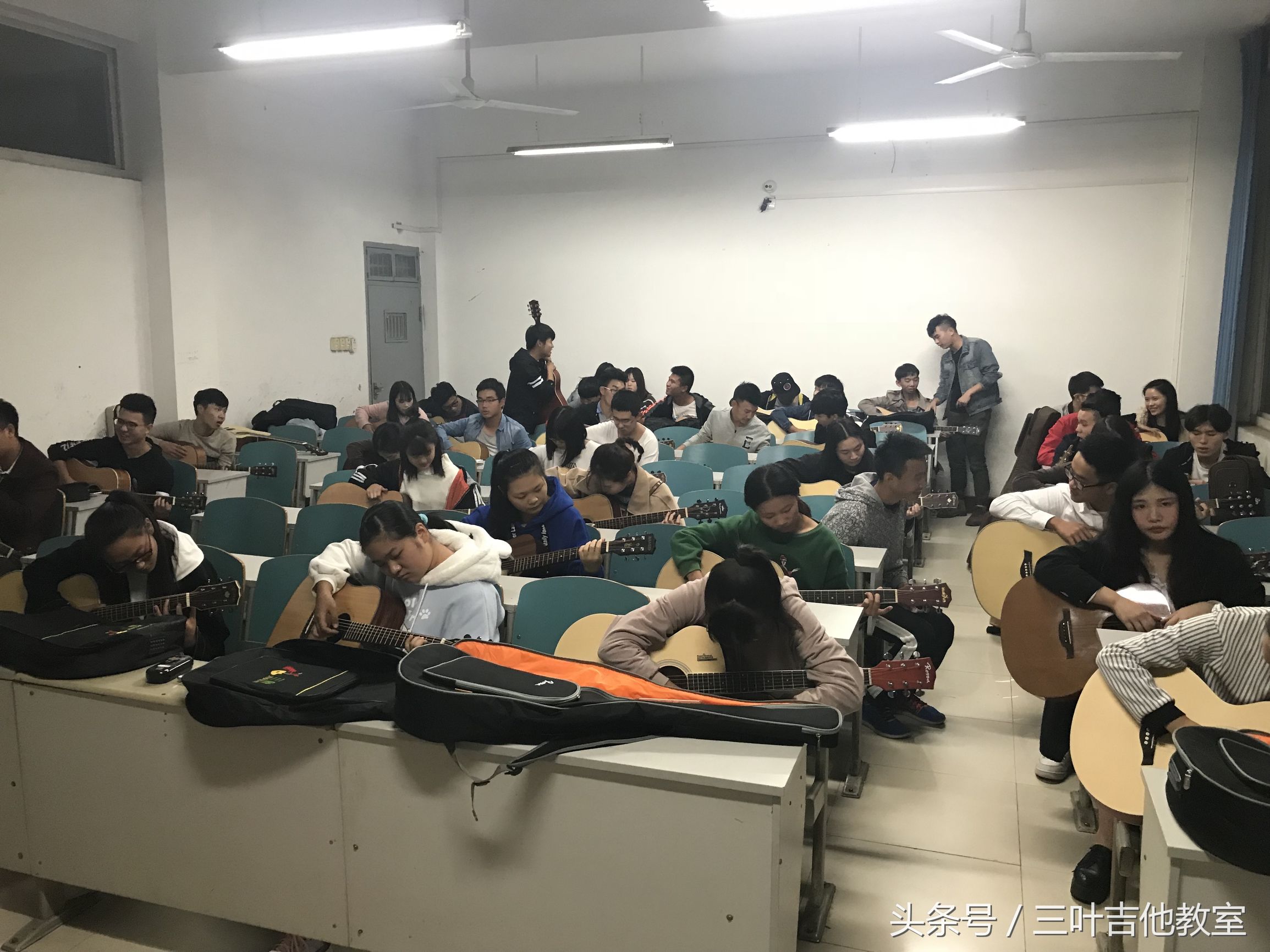 中国首家共享吉他(三叶)已经开始蔓延武汉了!武汉三叶乐器出资