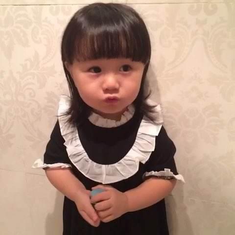 嗯哼小时候陈小春儿子,嗯哼的小时候的照片大全