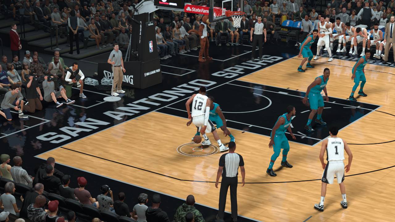 2k18阿尔德里奇评分,拉马库斯阿尔德里奇在马刺穿几号