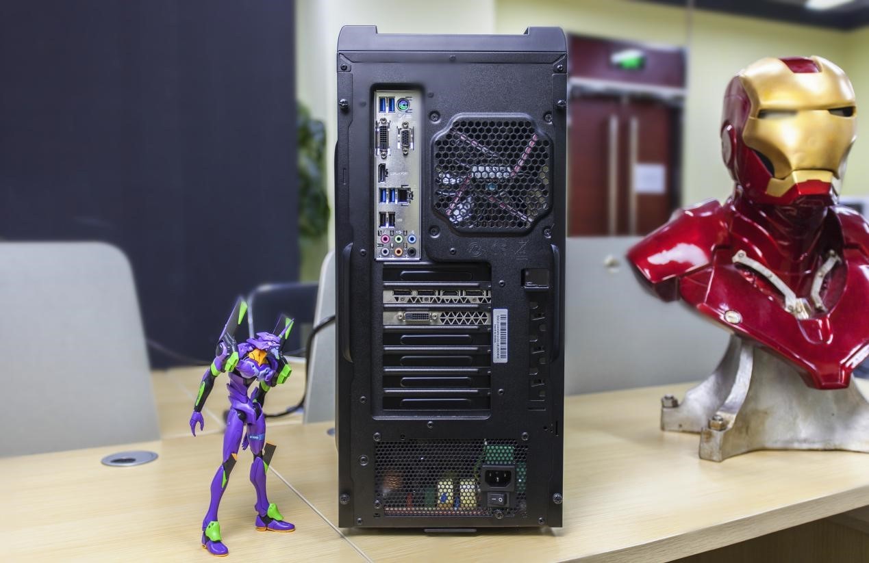 雷神电脑台式机游戏测评,雷神电竞显示器