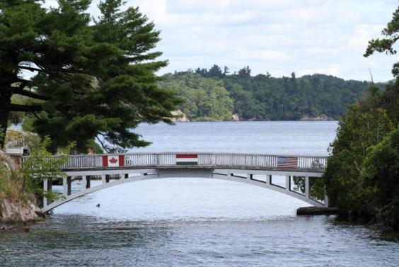 世界最短的跨海桥,世界最短的跨境桥