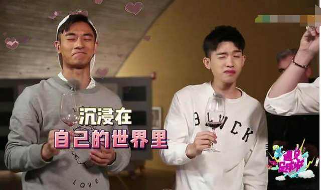 吴昕挑大梁的节目,吴昕遇见足球城图片