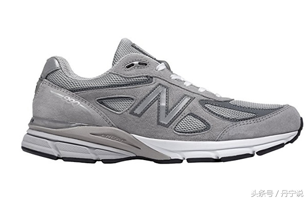 乔布斯永远穿的牛仔裤和黑衬衫,乔布斯黑t恤牛仔裤