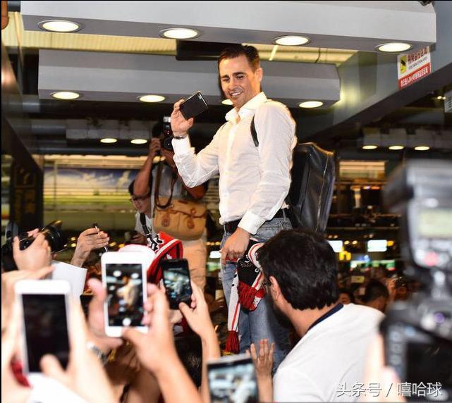 两年前无奈离开,今日载誉归来,卡帅翻开新的篇章