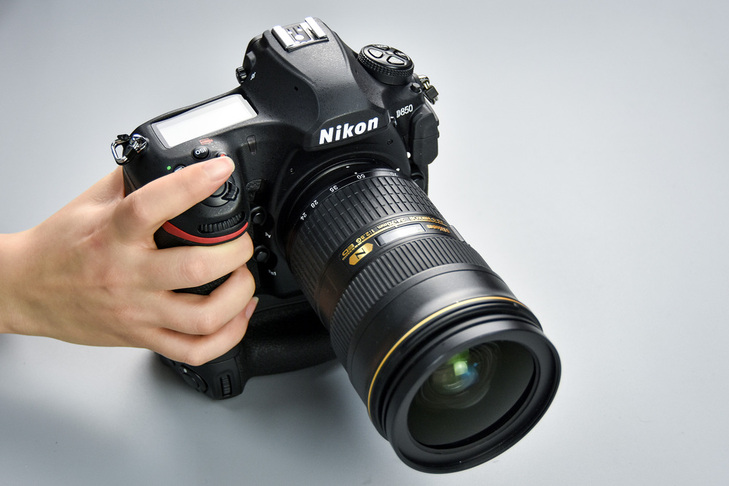 尼康d850可以碾压同价格的微单吗,尼康d850与尼康d5连拍对比测评