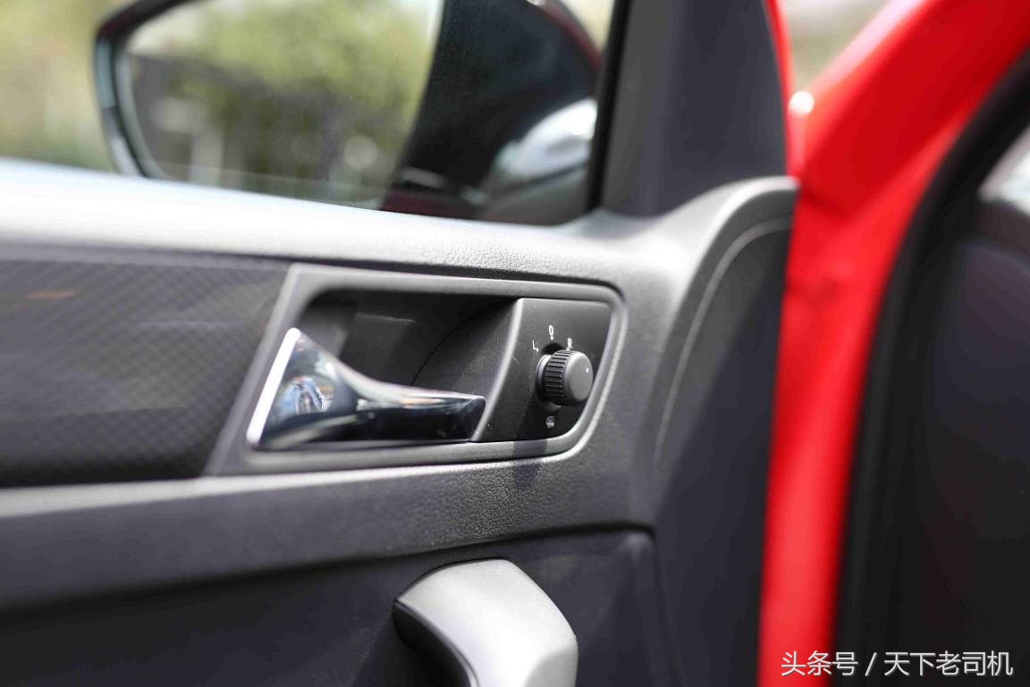 为了幼儿安全安装软件,为儿童安装安全座椅