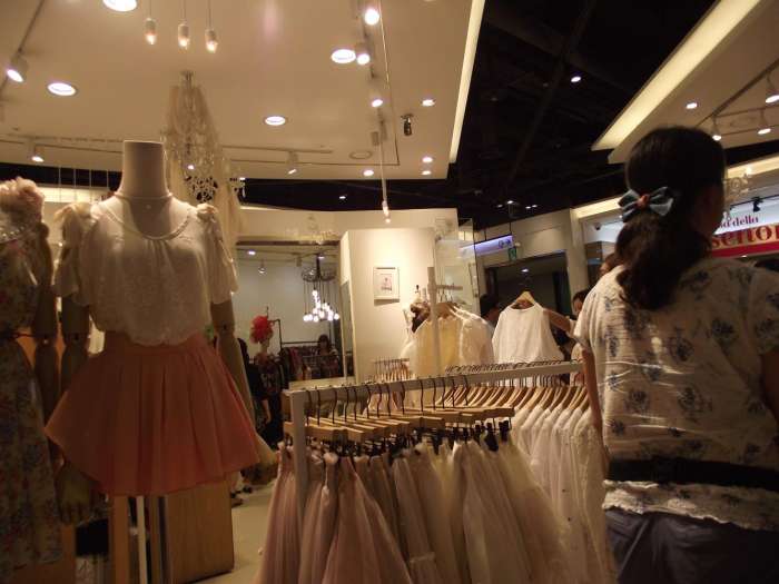 韩国东大门的衣服好不好,东大门韩国服装高端品牌