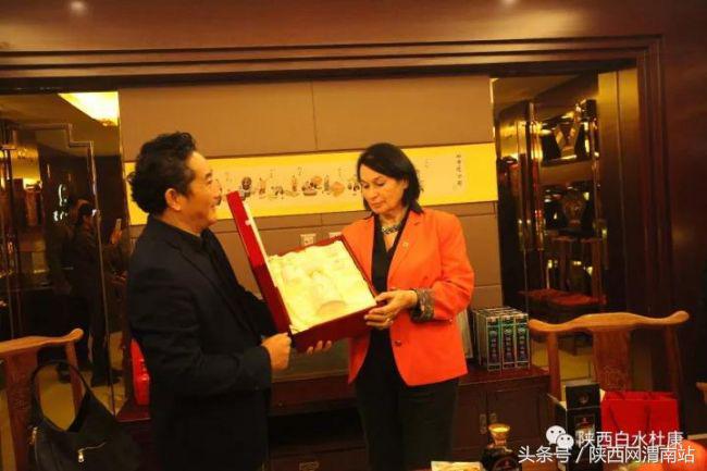 俄罗斯专家将与陕西白水杜康合建中国太空功能保健饮料及生产基地