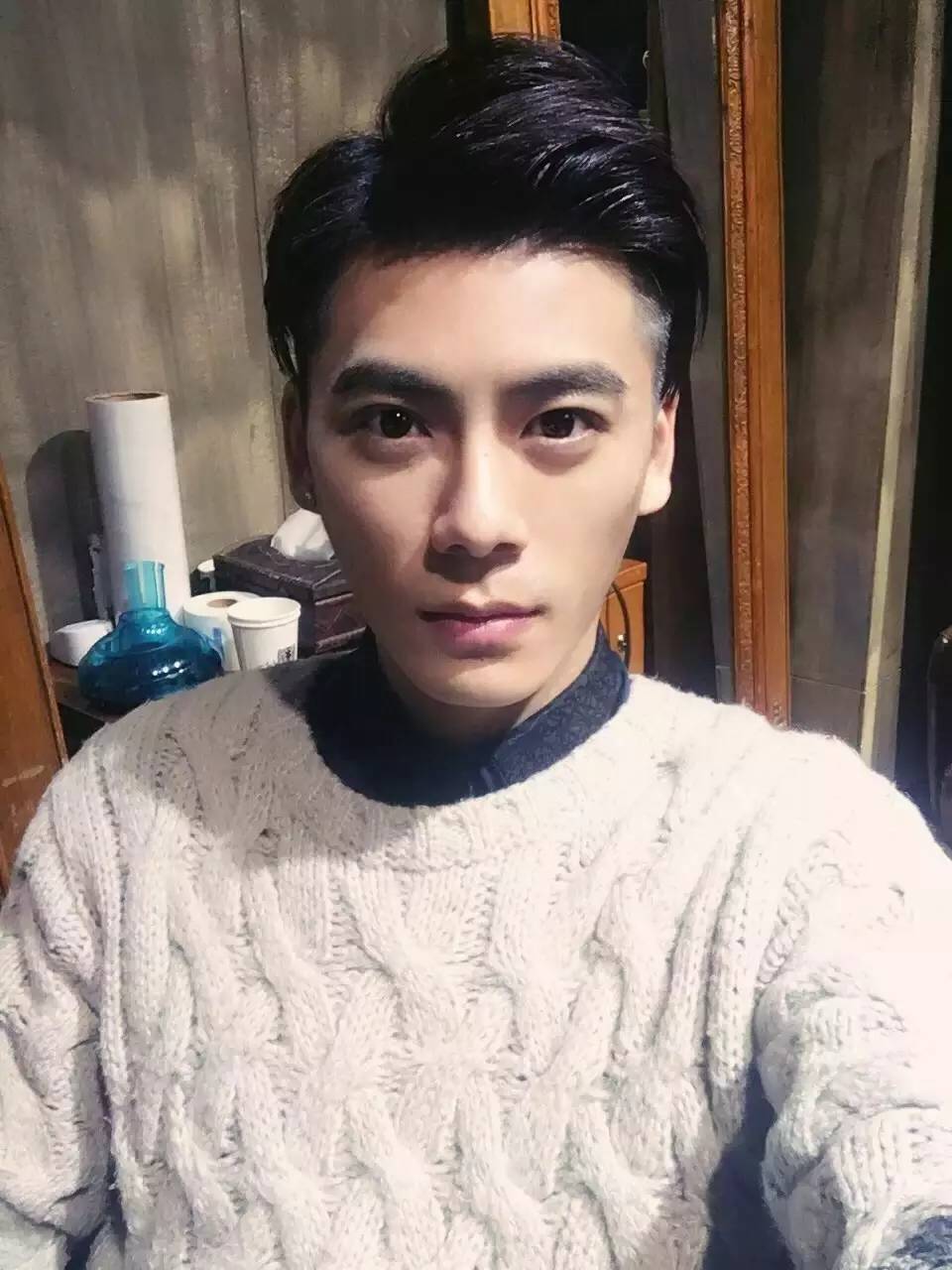 他是靳东的“弟弟”,窦骁的同窗好友,他就是新晋网剧男神:超能力男友王子睿