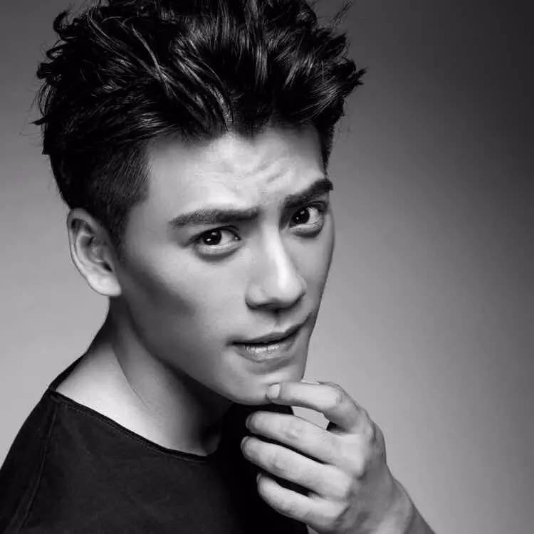 他是靳东的“弟弟”,窦骁的同窗好友,他就是新晋网剧男神:超能力男友王子睿