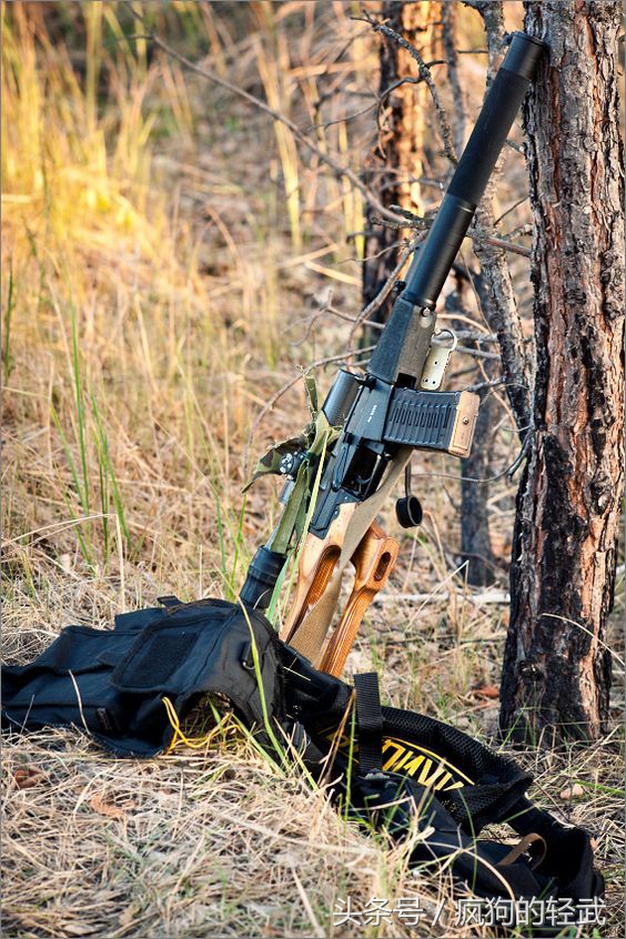 vss和加消音的冲锋枪哪个好用,自带消音狙击