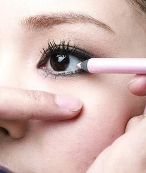 眼部化妆的正确步骤初学者单眼皮,眼部化妆的正确步骤初学者