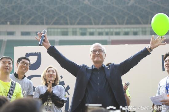 中超美女总经理文筱婷的小梦想：建10万人球场坐满热爱足球的球迷