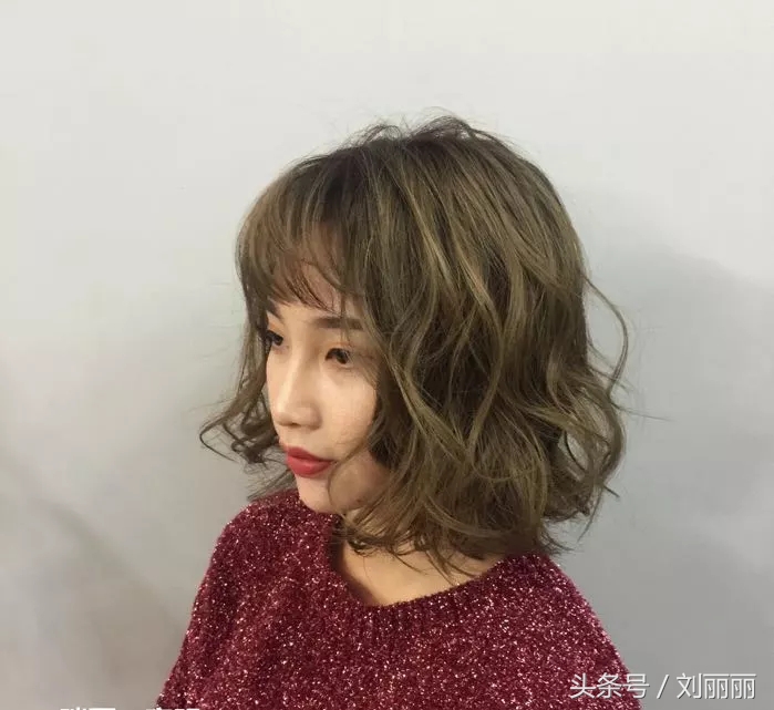 齐肩烫发显老气怎么补救,为什么烫发后显得很老气