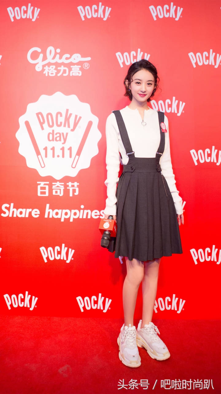 赵丽颖机场同款白色运动鞋,赵丽颖穿高帮鞋子